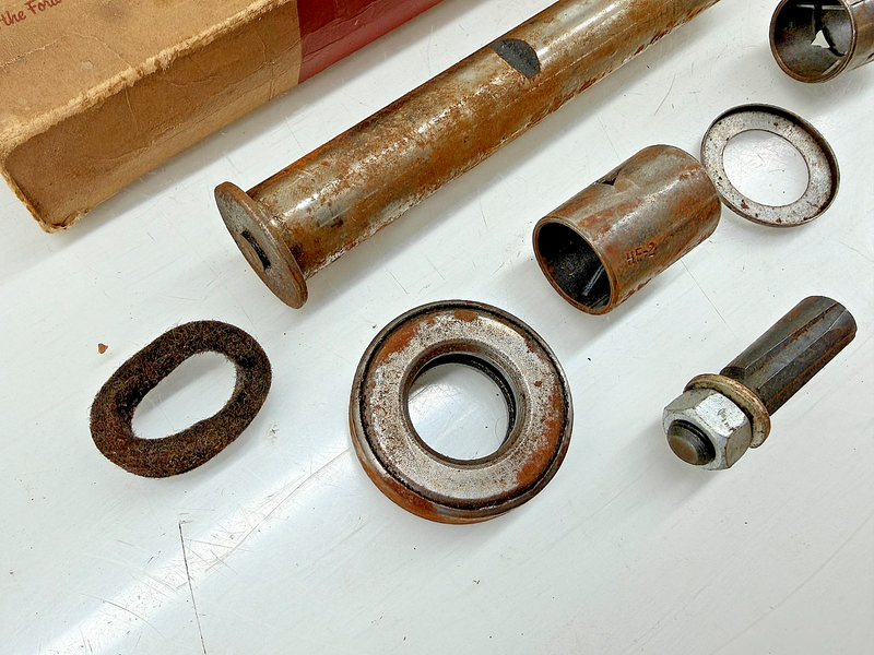 NOS 1953 1954 1955 1956 Ford Pick Up F100 F250 Spindle King Pin Bolt Kit C18-62