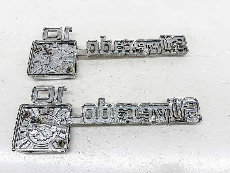 OEM 1975 - 1980 CHEVY SILVERADO 10 DIESEL FENDER EMBLEM PAIR 14016642 E10-2