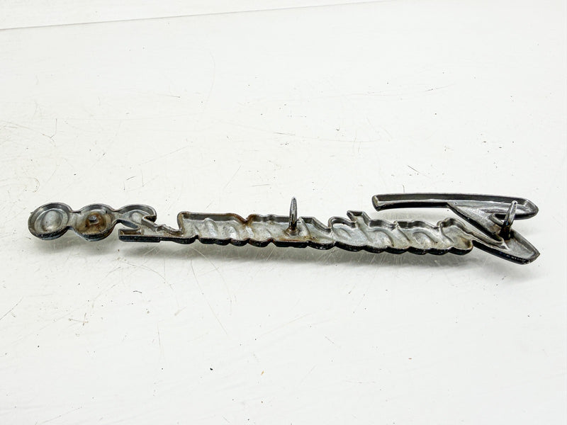 OEM 1971 - 1979 DODGE VAN TRADESMAN 200 FENDER EMBLEM 2956457 E10-68