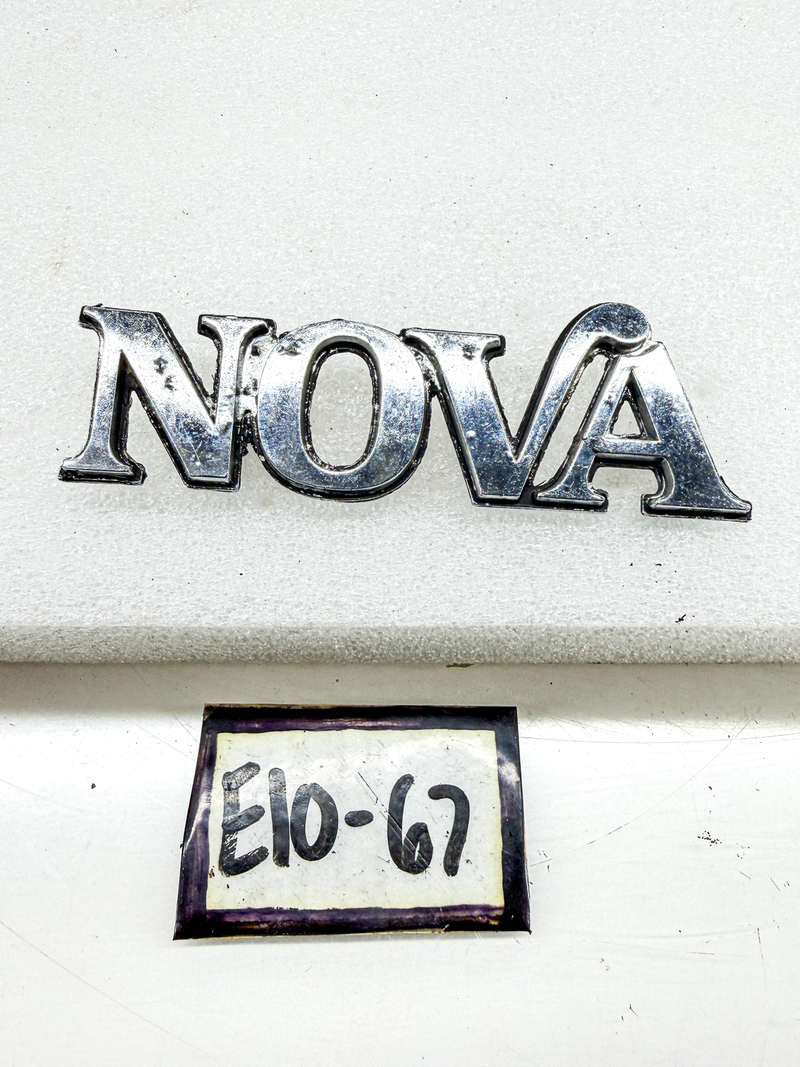 OEM 1975 - 1979 CHEVY NOVA FENDER EMBLEM GM 352588 E10-67