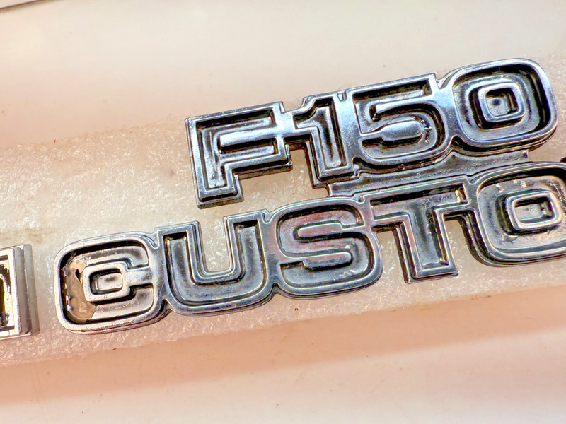 OEM 1973 -1979 F-150 CUSTOM Pair Front Fender Emblem Badge D7TB16702DWC B32-298