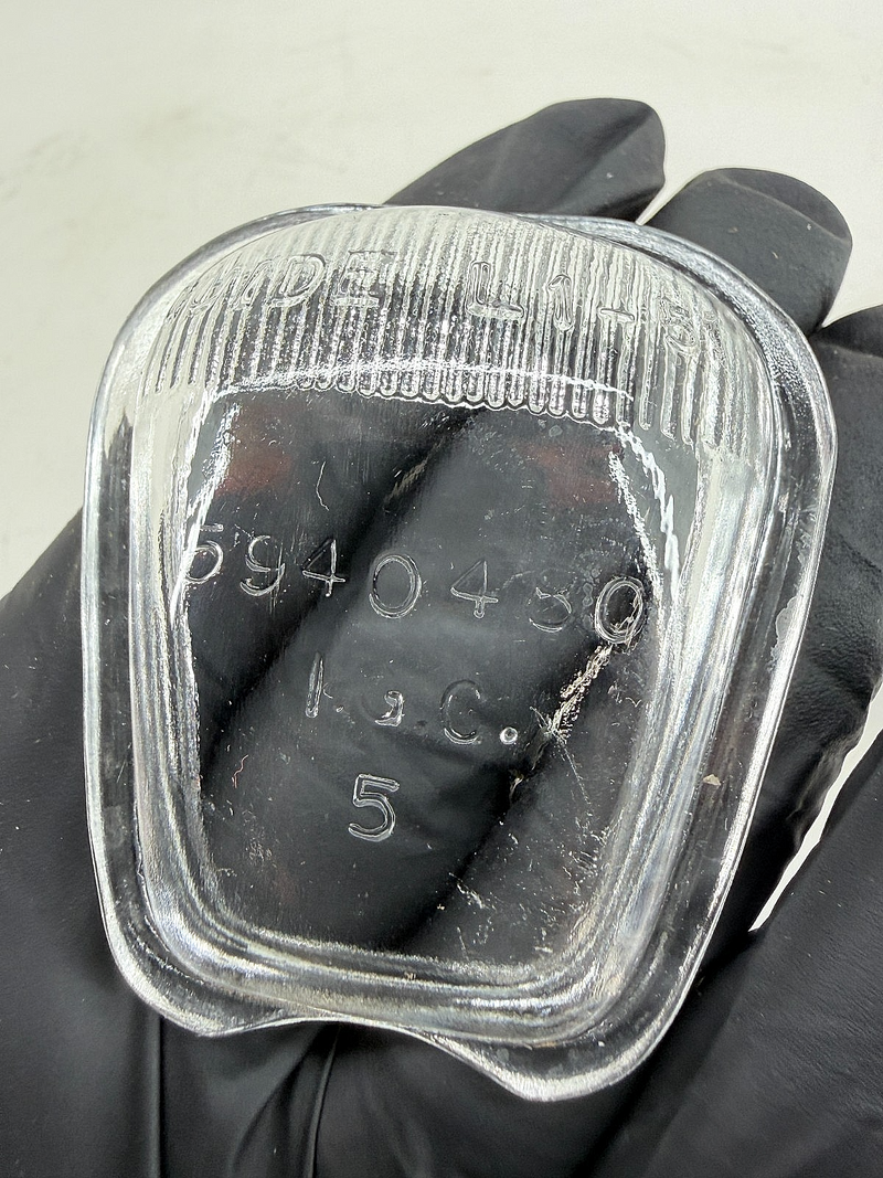 1951 1952 CHEVROLET Rear Tail Light Lamp Housing License Plate Guide L1-51 C67