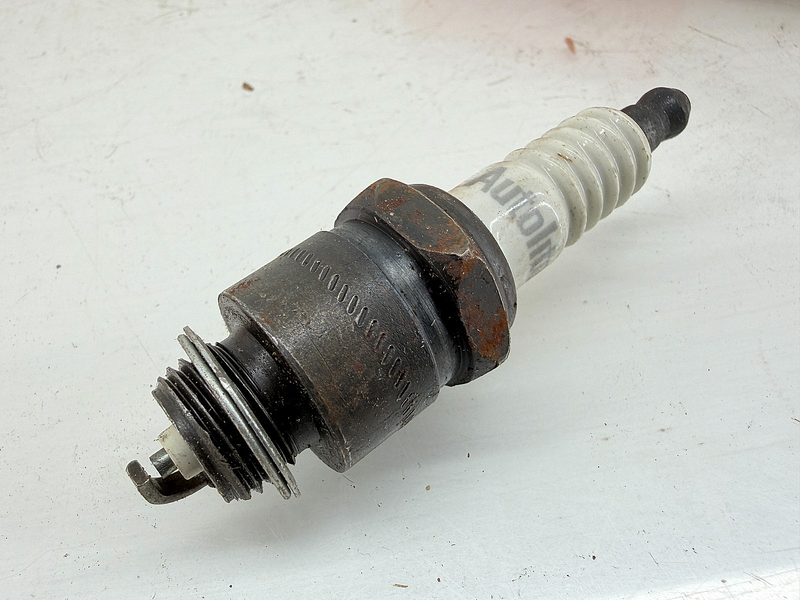 (9) VINTAGE NOS Autolite Ford Spark Plugs A52 B00-12405-A C66-44