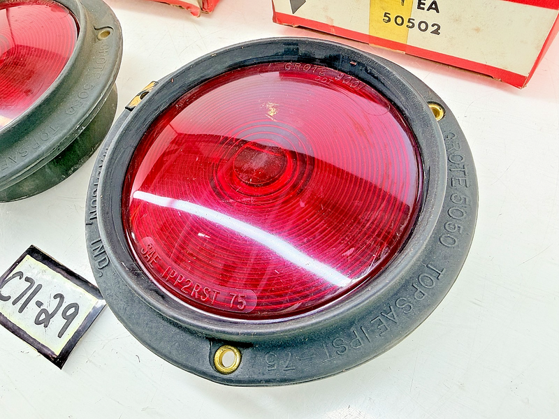 NOS GROTE PAIR STOP LIGHT 50502 TRUCK-LITE 80339R RAT ROD C71-29