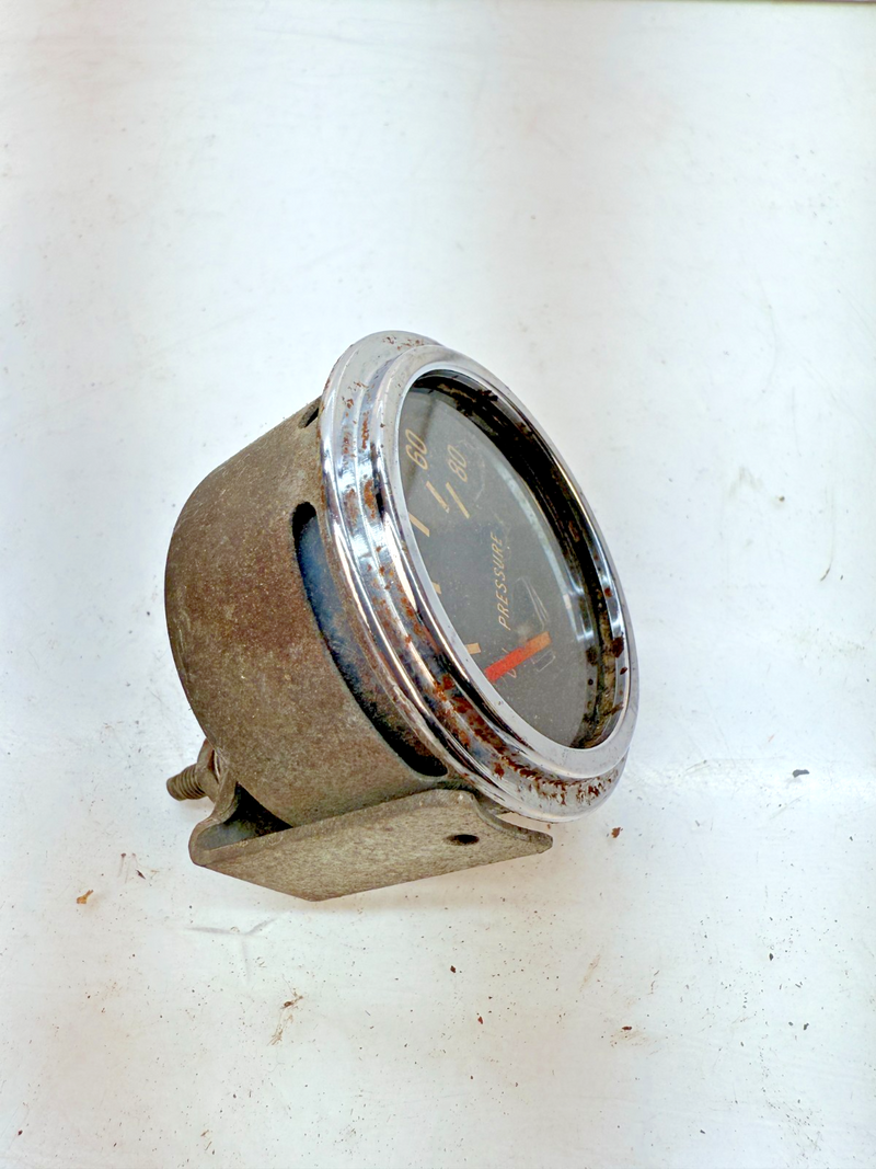 VINTAGE ORIGINAL Stewart Warner Oil Pressure Gauge 80 PSI 819451 B45-26