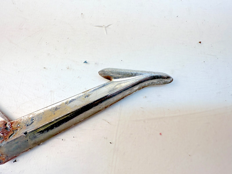 OEM 1953 1954 DESOTO "V" DECK LID FENDER QTR PANEL EMBLEM MOPAR N1494218 E7-68