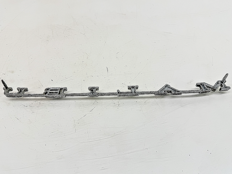 Vintage OEM 1970 CHEVELLE MALIBU BLOCK LETTER BAR EMBLEM 3974320 E10-8