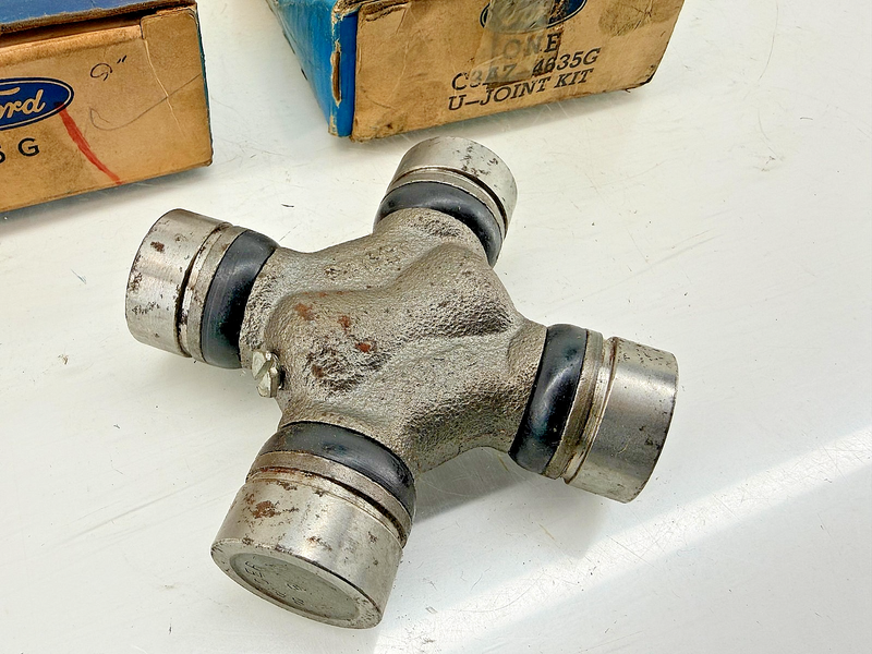(1) NOS 1963 - 1973 FORD Mercury Mustang V-8 U JOINT KIT C3AZ-4635-G C62-27