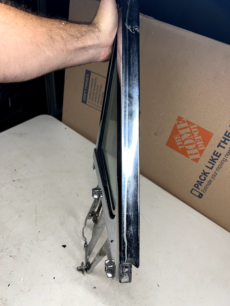 1964-1966 THUNDERBIRD WING VENT WINDOW GLASS PASSENGER RIGHT SIDE 64 65 66 U3B-7