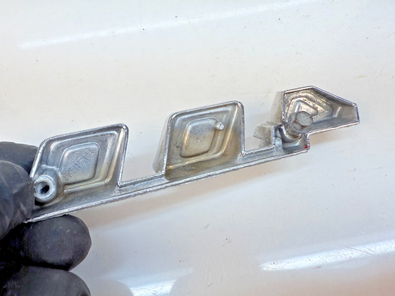 OEM 1968 69 70 71 1972 GTO LEMANS 400 ROCKER PANEL EMBLEM 9791519 B32-269