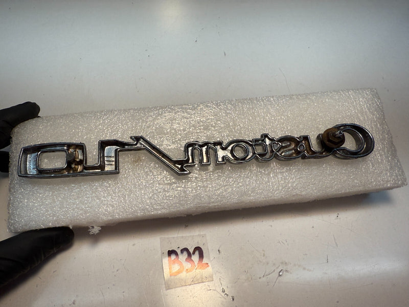 VINTAGE Custom 10 FENDER  Emblem Badge Chevy GM 3944759 Chevrolet Truck B32-42