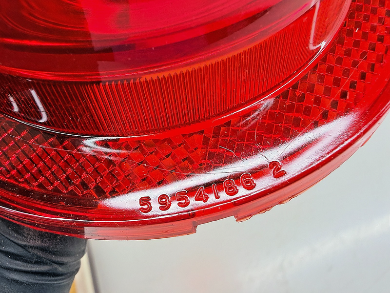 (1) NOS 1963 Chevrolet Impala Tail Light Lens 5954186 SAE STDB 6 C70-23