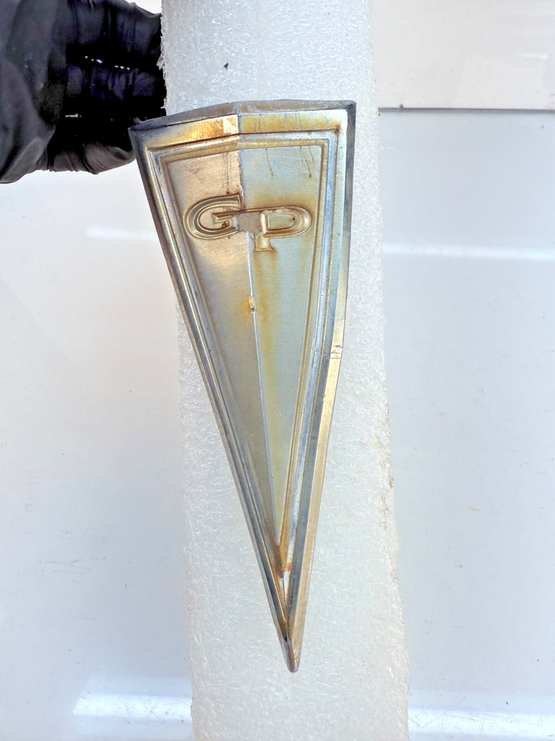 OEM 63 1963 PONTIAC GRAND PRIX TRUNK ARROW EMBLEM 4402210 B32-235