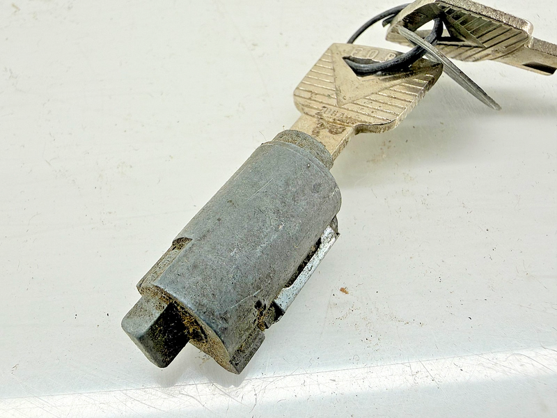 OEM 1958 - 1965 Ford Trunk Lock w/ 2 Original Ford Keys C57-27