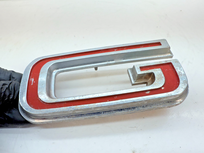 OEM 1967 - 1978 GMC Truck & Van "G" Front Grille Letter Emblem 2473493 E6-111
