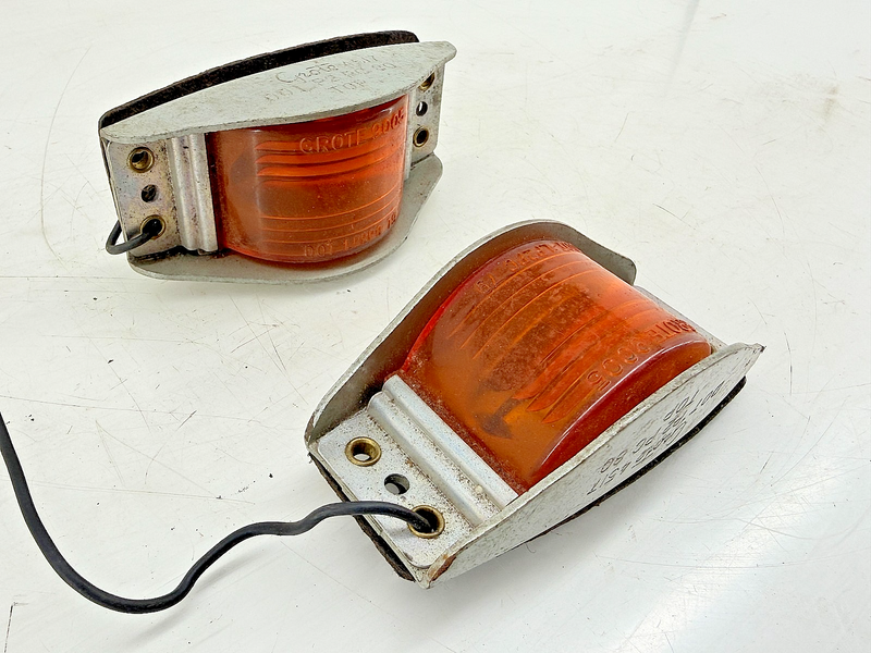 Original Pair GROTE 4517 ARMORED MARKER LIGHT Lamp Travel Trailer Truck C39-68