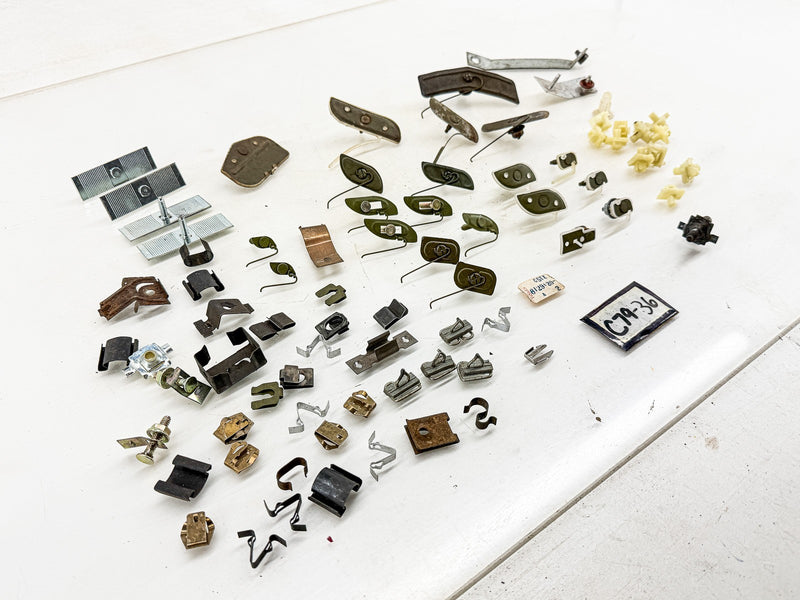 VINTAGE 1960S FORD BODY TRIM MOULDING CLIP FASTENER LOT C5TZ C79-36