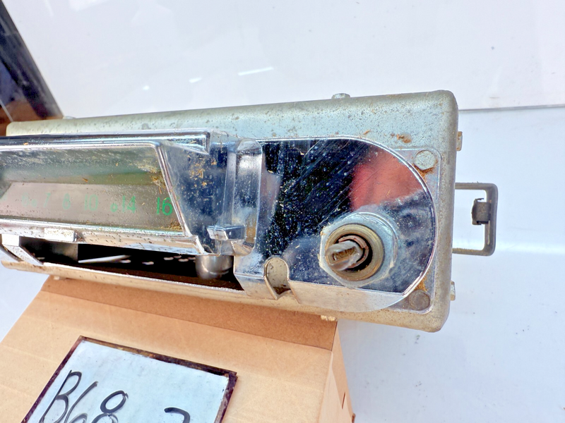 OEM 1959 - 1960 CHEVROLET IMPALA BELAIR BISCAYNE AM RADIO 59 60 B68-3