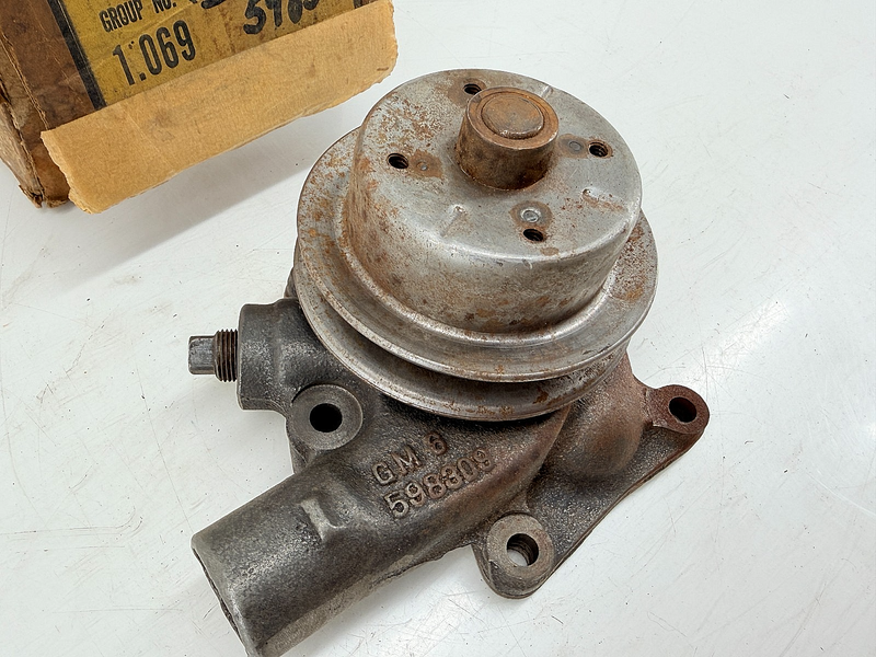 NOS 1939 - 1959 CHEVY GMC Truck Water Pump Assembly with Pulley GM 598309 B66-64