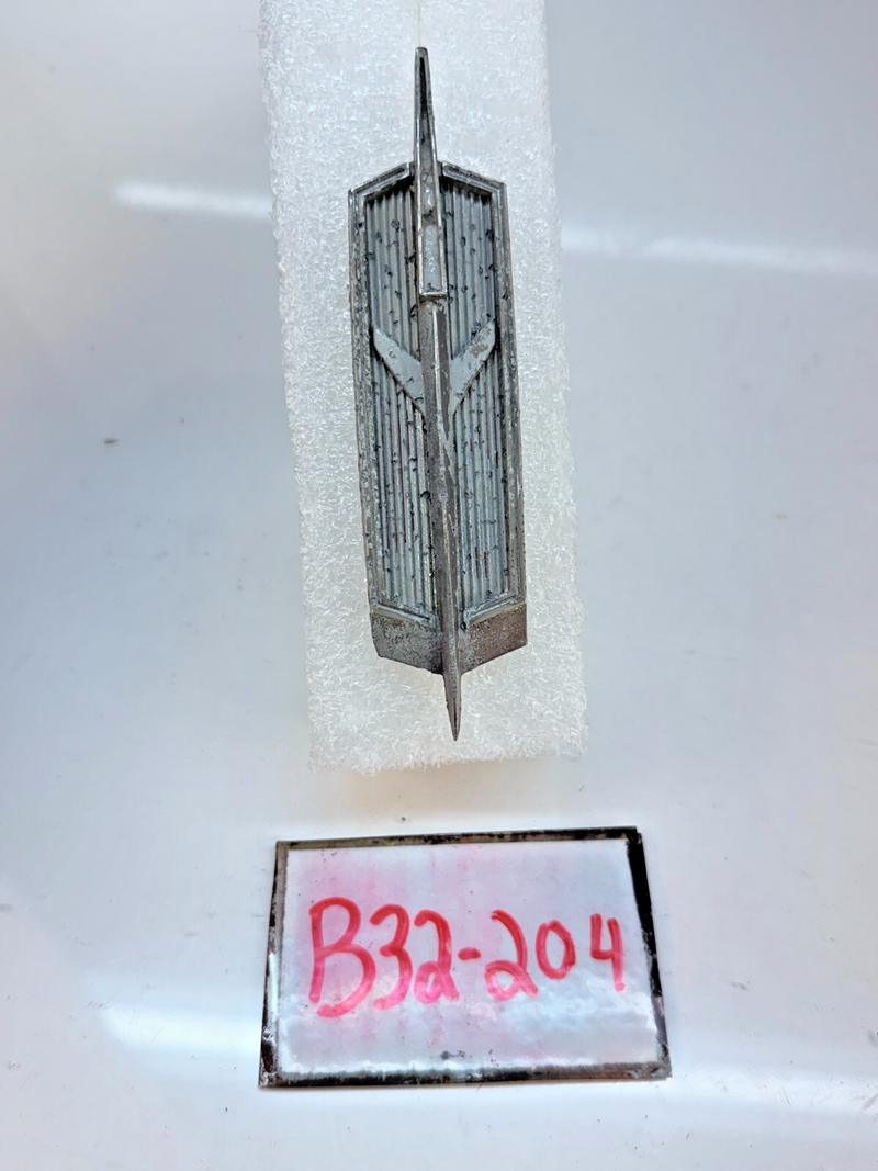 OEM 1966 67 OLDSMOBILE TORONADO FRONT END HEADER EMBLEM 390975 B32-204