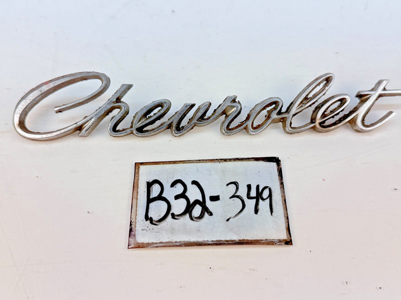 RARE Vintage CHEVROLET Emblem Metal Script Logo Lettering B32-349