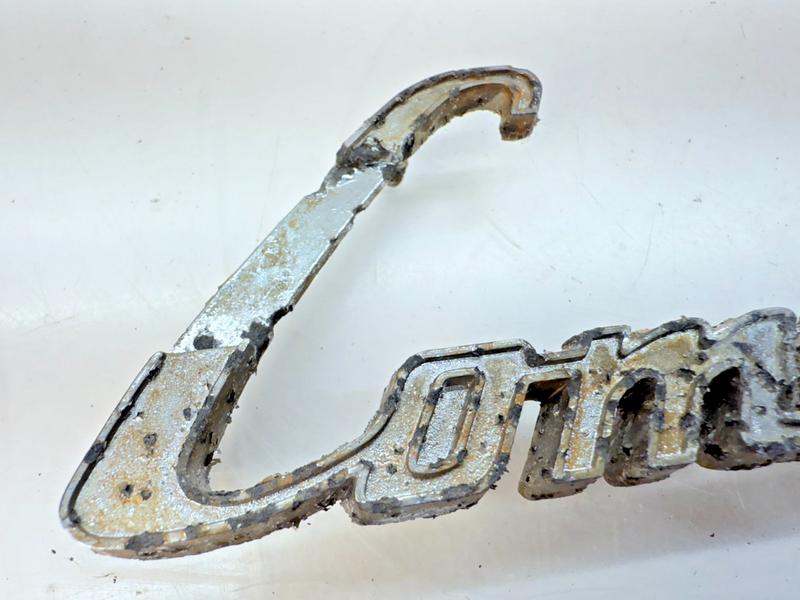OEM 1967 - 1971  Jeepster Commando Emblem 973347 JEEP 1968 1969 1970 E6-110