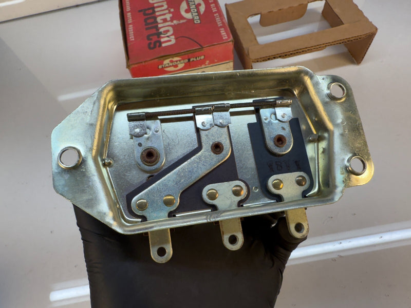 NOS Chevy Suburban 1961-1963 Standard VR18 Voltage Regulator 12V 61 62 63 C16-11