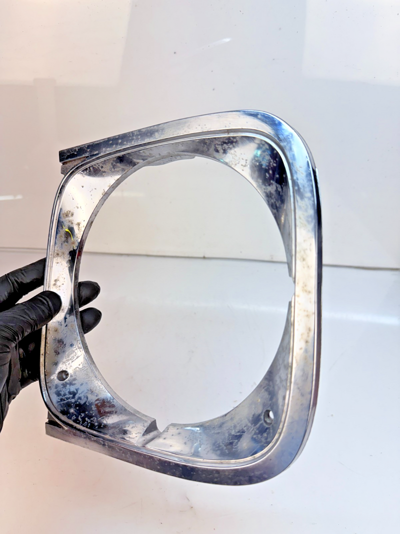 Passenger Right Headlight Door/Cover Trim Bezel 1972 CHEVY CHEVELLE 6261958 B1-7