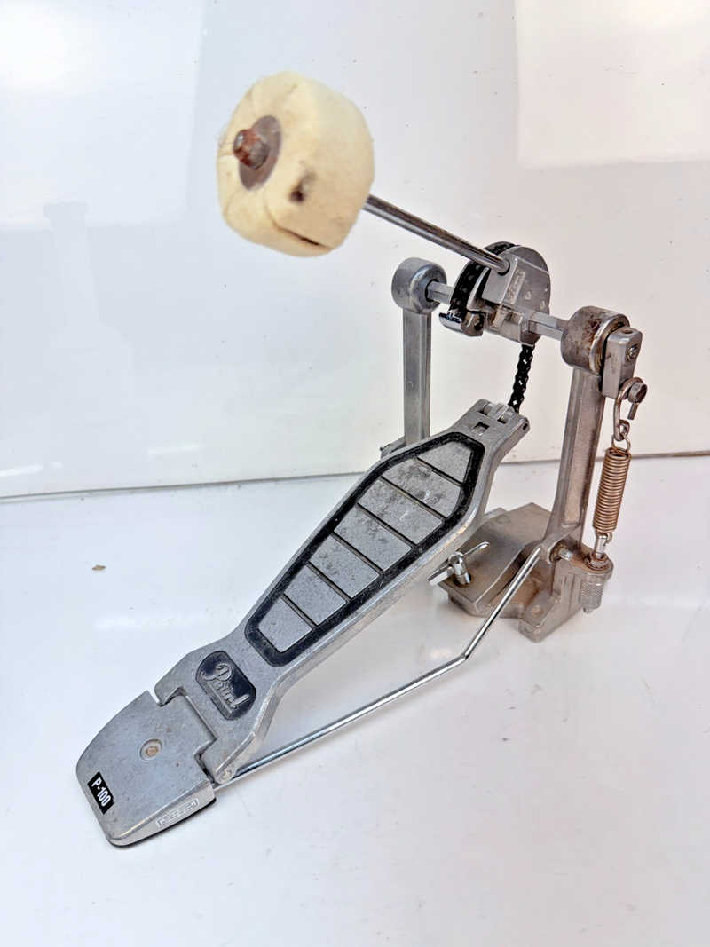 Pearl P-100 Bass Drum Kick Pedal - Silver Toned Drum Pedal - Universal B1-19
