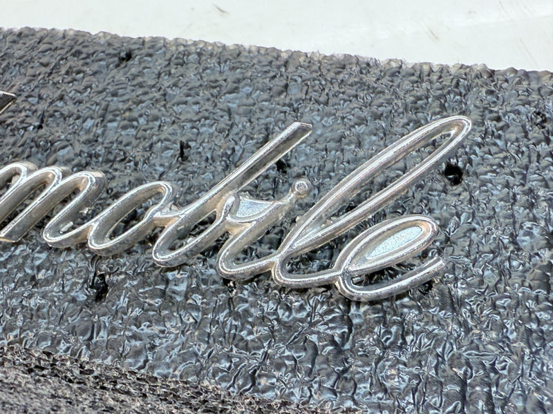 1972 - 1977 OLDSMOBILE CUTLASS TRUNK LID EMBLEM 9858568 B32-348