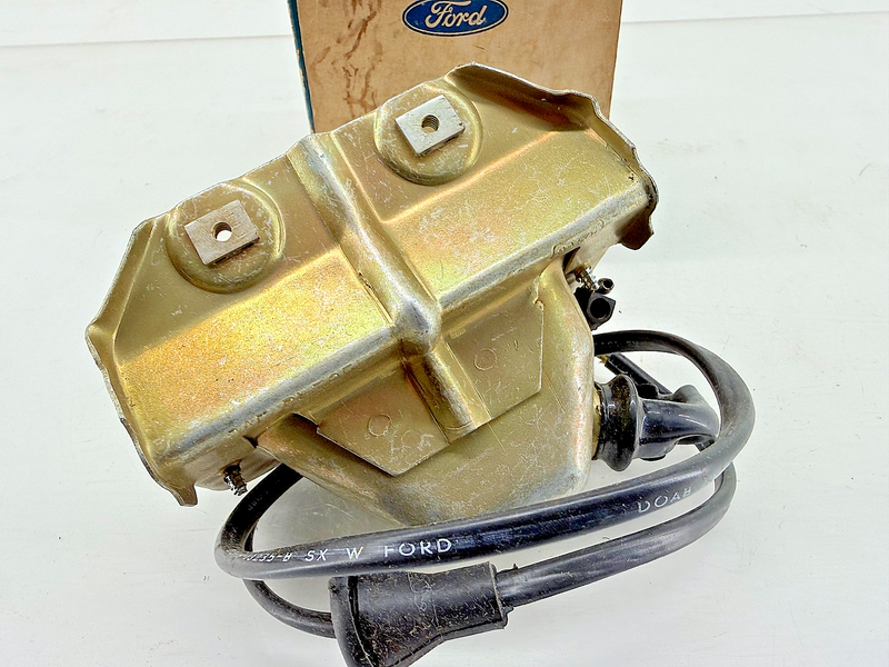 NOS 1969 1970 Ford Custom Galaxie 500 XL LTD Brougham LH FRONT PARKING LAMP BODY