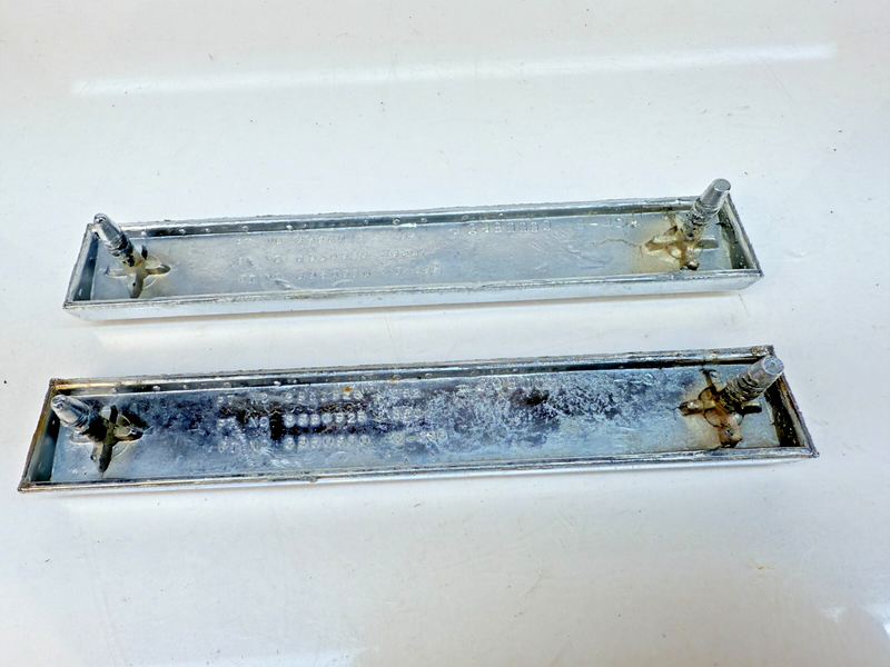 OEM Vintage 1969 - 1972 CHEVY TRUCK PAIR OF 8 350 FENDER EMBLEM 3950926 B32-258