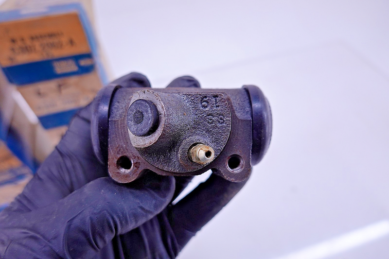 NOS 1965 - 1971 Ford Mustang PAIR Wheel Cylinder Assembly Front C3DZ-2061-A C55