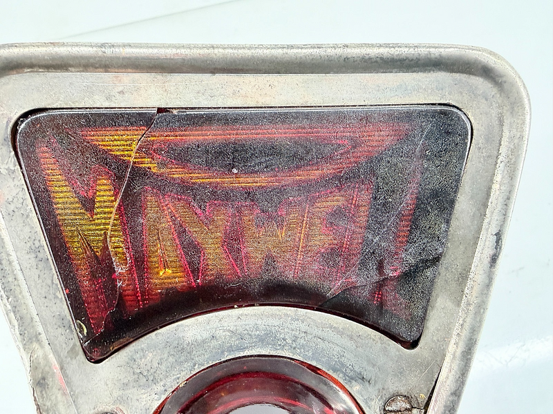 Original 1921 - 1925 Maxwell Automobile / Chrysler Tail Light Logo Lens Beehive