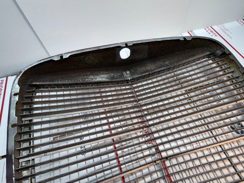 OEM 1965 - 1973 Mercedes Benz W108 W109 280SE SEL 300SEL Radiator Grille  P5