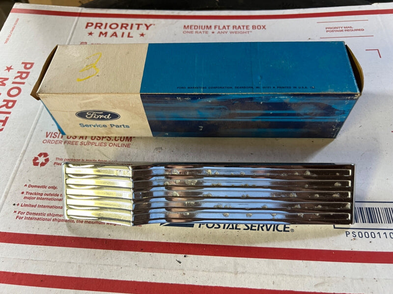 NOS 1962 Ford Thunderbird Quarter Panel Trim Molding Ornament C2SZ-63290A76-B 3*