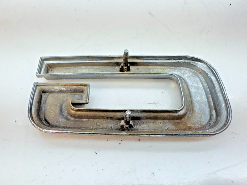 OEM 1967 - 1978 GMC Truck & Van "G" Front Grille Letter Emblem 2473493 E6-111