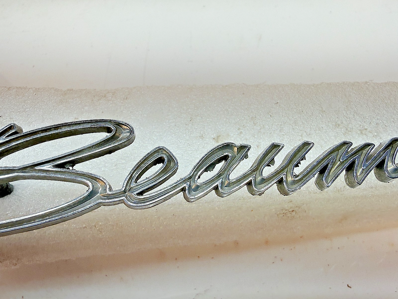 RARE VINTAGE ORIGINAL Beaumont Emblem E8-56