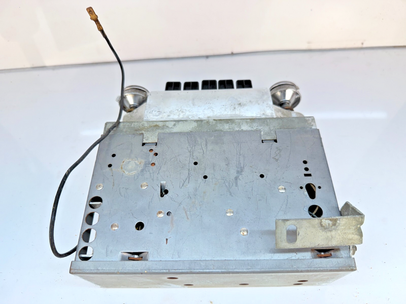 OEM 1967 CHEVROLET IMPALA BEL AIR BISCAYNE AM RADIO B68-5