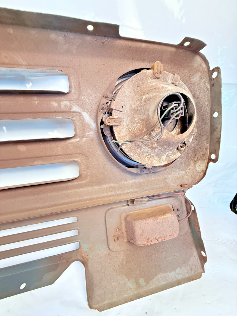 NICE RARE FIND 1971 - 1972 International Scout Front Grill & Valence Nose Grille