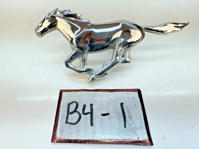 OEM 1975 1976 1977 1978 Mustang Mach 1 Rally FRONT GRILLE HORSE EMBLEM B4-1