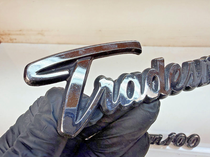 OEM 1970 - 1978 Dodge Tradesman 100 PAIR Van Emblem 2956456 E8-41