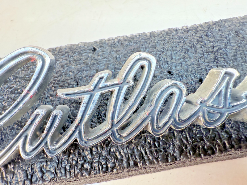 OEM 1968 1969 OLDSMOBILE CUTLASS S 442 GM FENDER SCRIPT EMBLEM 399503 B32-344