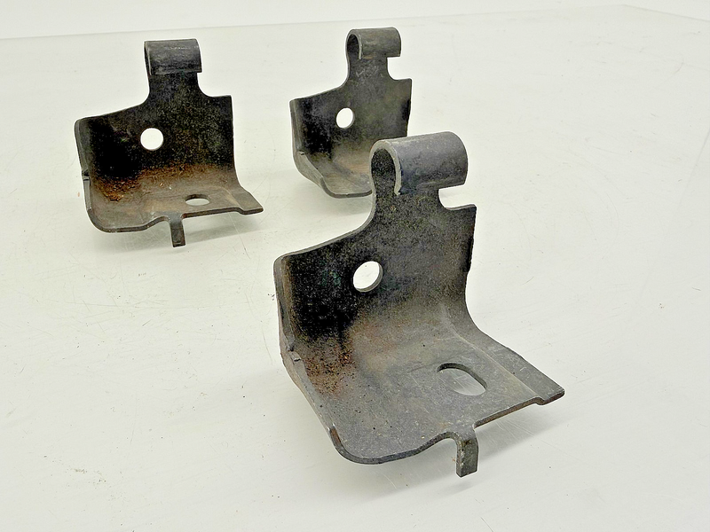 (1) NOS 1974 Ford Mustang Hatchback Mach 1 HOOD SUPPORT ROOD RETAINER CLIP C60