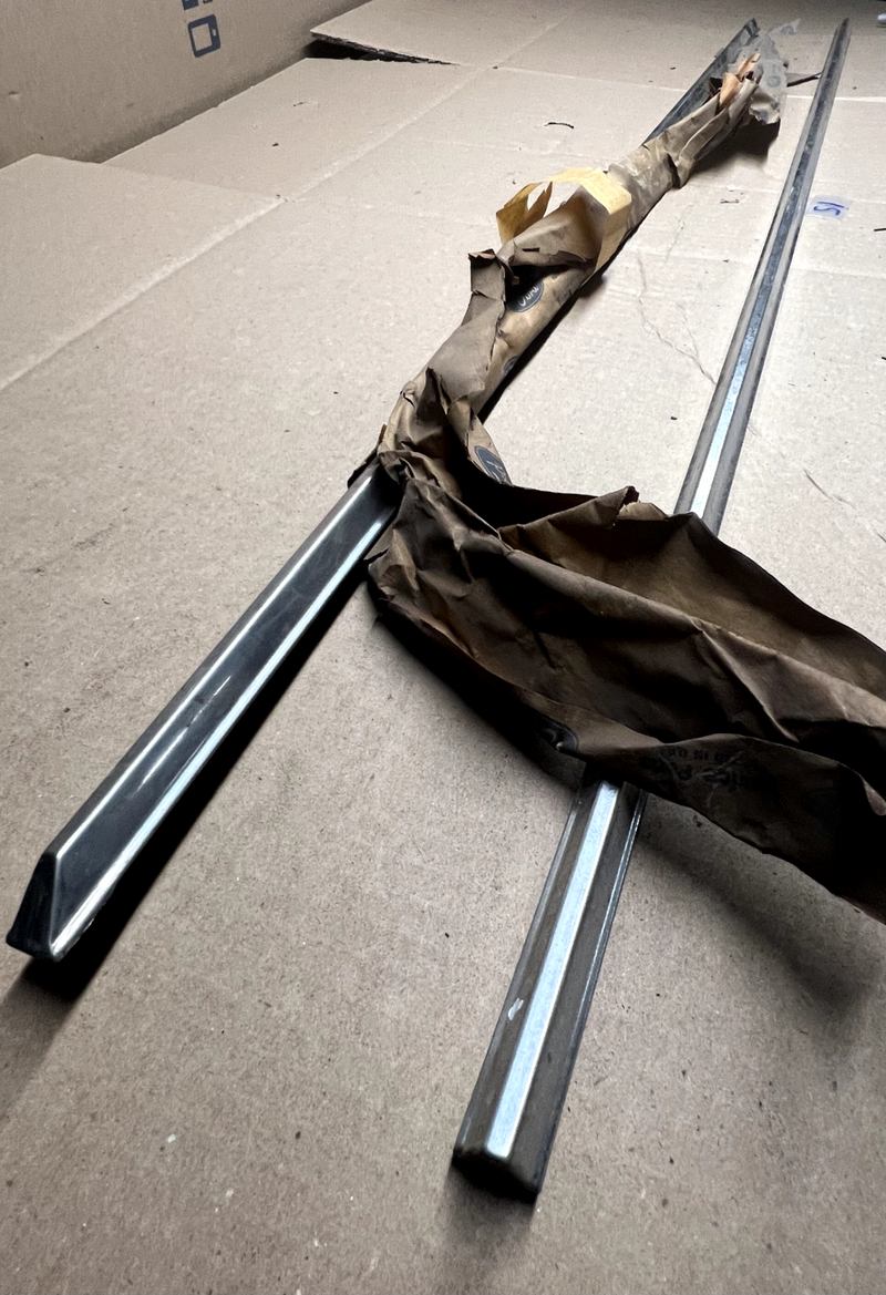 NOS 1961-1963 THUNDERBIRD SIDE TRIM MOULDING PAIR C2SZ-6329038-A 61 62 63 S1-8