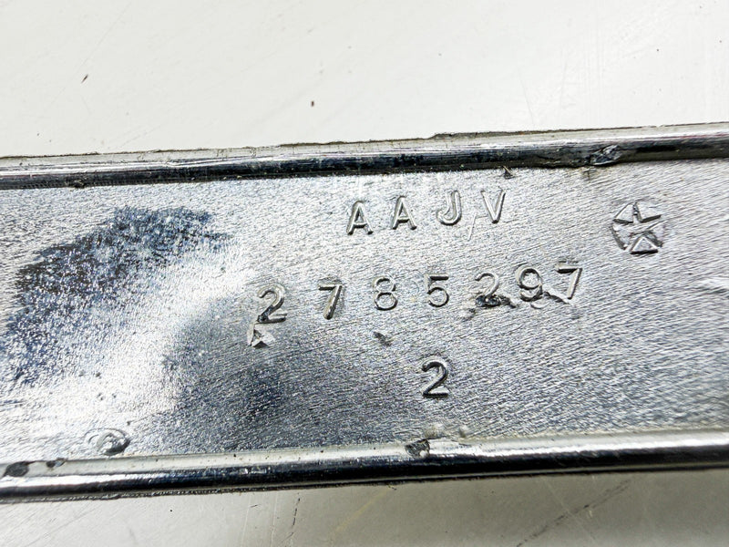 Vintage 1960s PLYMOUTH FURY TRIM BAR EMBLEM WHITE INSERT 2785297 E10-108
