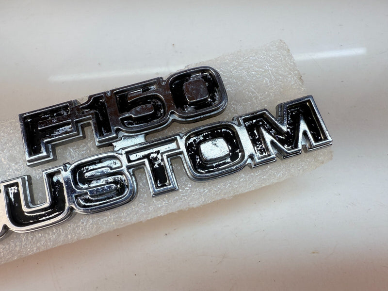 OEM 1973 -1979 F-150 CUSTOM Pair Front Fender Emblem Badge D7TB16702DWC B32-262