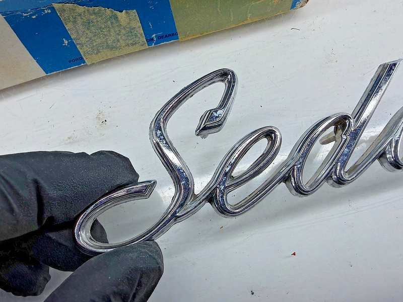 NOS 1969 Ford LTD Country Squire Sedan Chrome Emblem Badge C9AB71291B62B C56-20