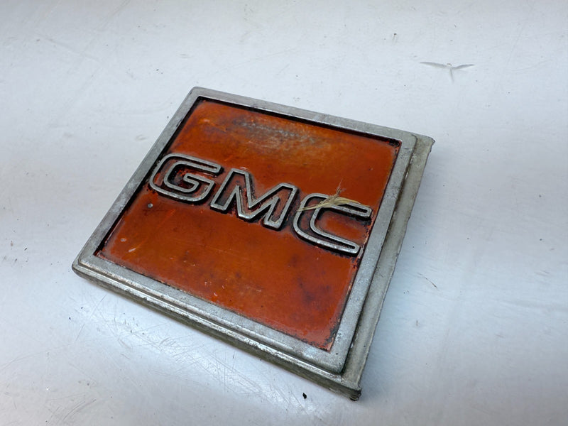 BRKN OEM 1973 1974 GMC Custom 2500 Truck Fender Emblem 73 74 E7-100