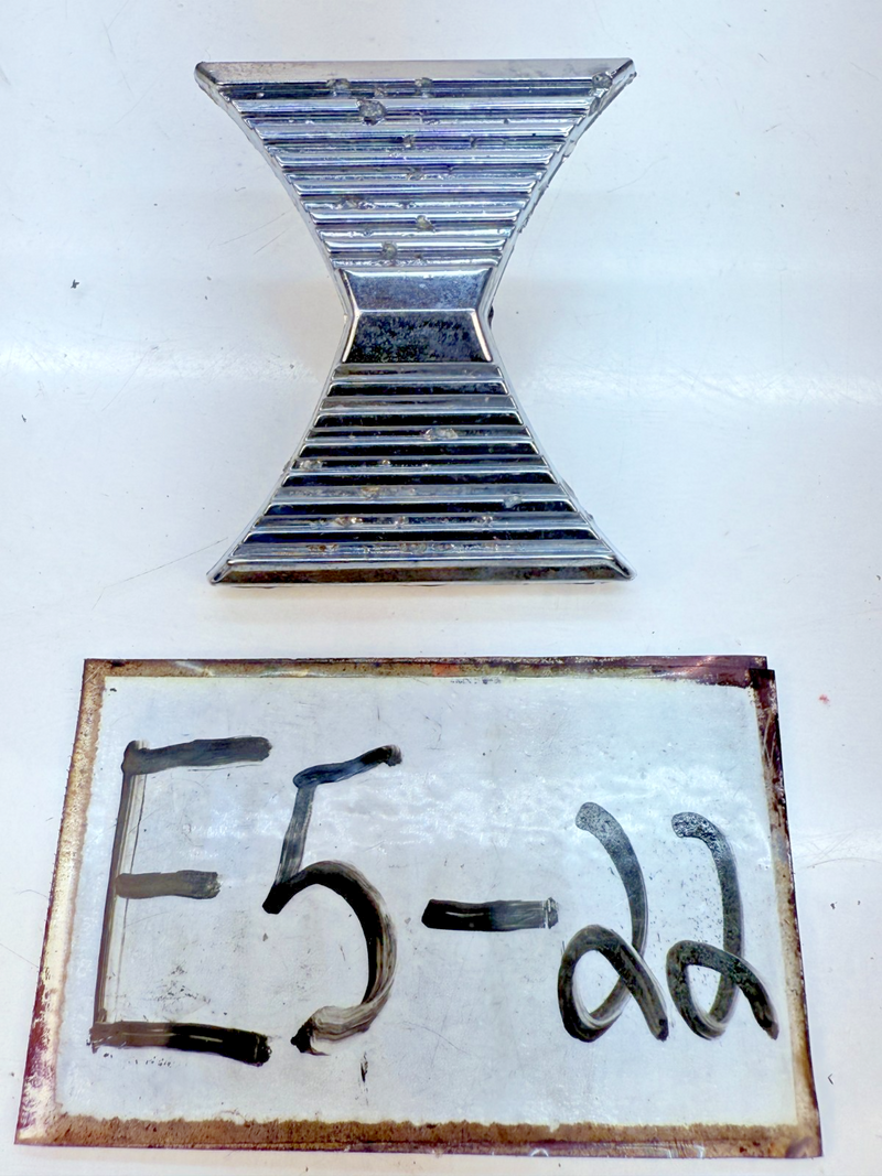 OEM 1962 Oldsmobile Starfire Tail Light IN-BETWEEN Moulding Trim Emblem E5-22